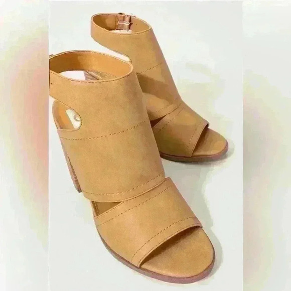 NWOB Dolce Vita Brista Camel Tan Peep Toe Heel Sandal - Picture 2 of 9